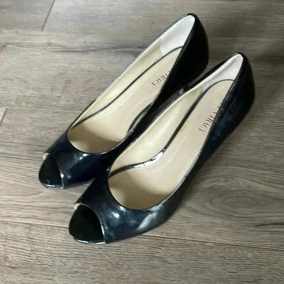 EllenTracy Womens 8M Vanna Pump Heels Slip On Black Patent  Leather Peep Toe - Picture 2 of 6